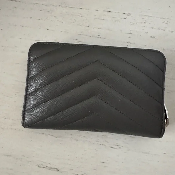 Saint Laurent Matelasse Chevron Monogram zipped wallet - Picture 4 of 10